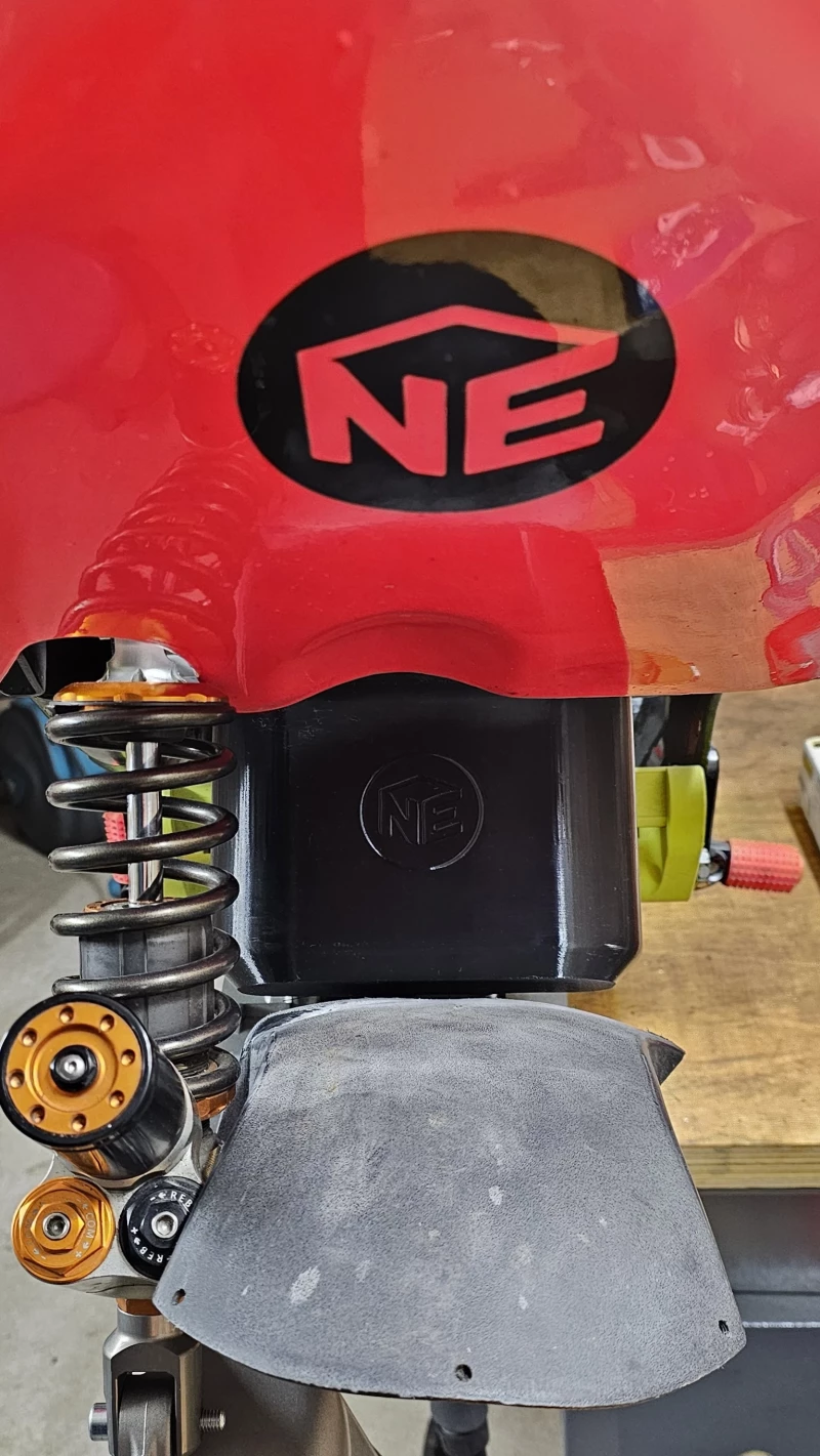 Airbox stehend Helmfach Yamaha Jog